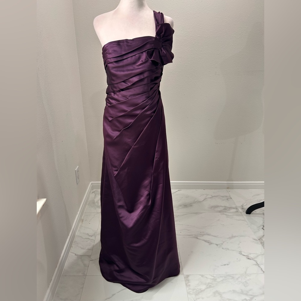 David's Bridal Purple One Shoulder Purple Bridesmaid Gown, Size 6